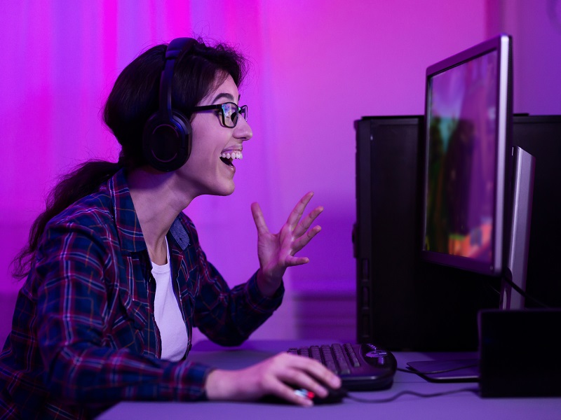 girl playing Fortnite online