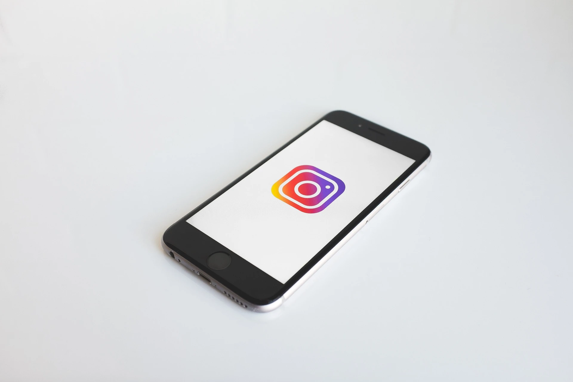 Instagram keeps unliking posts